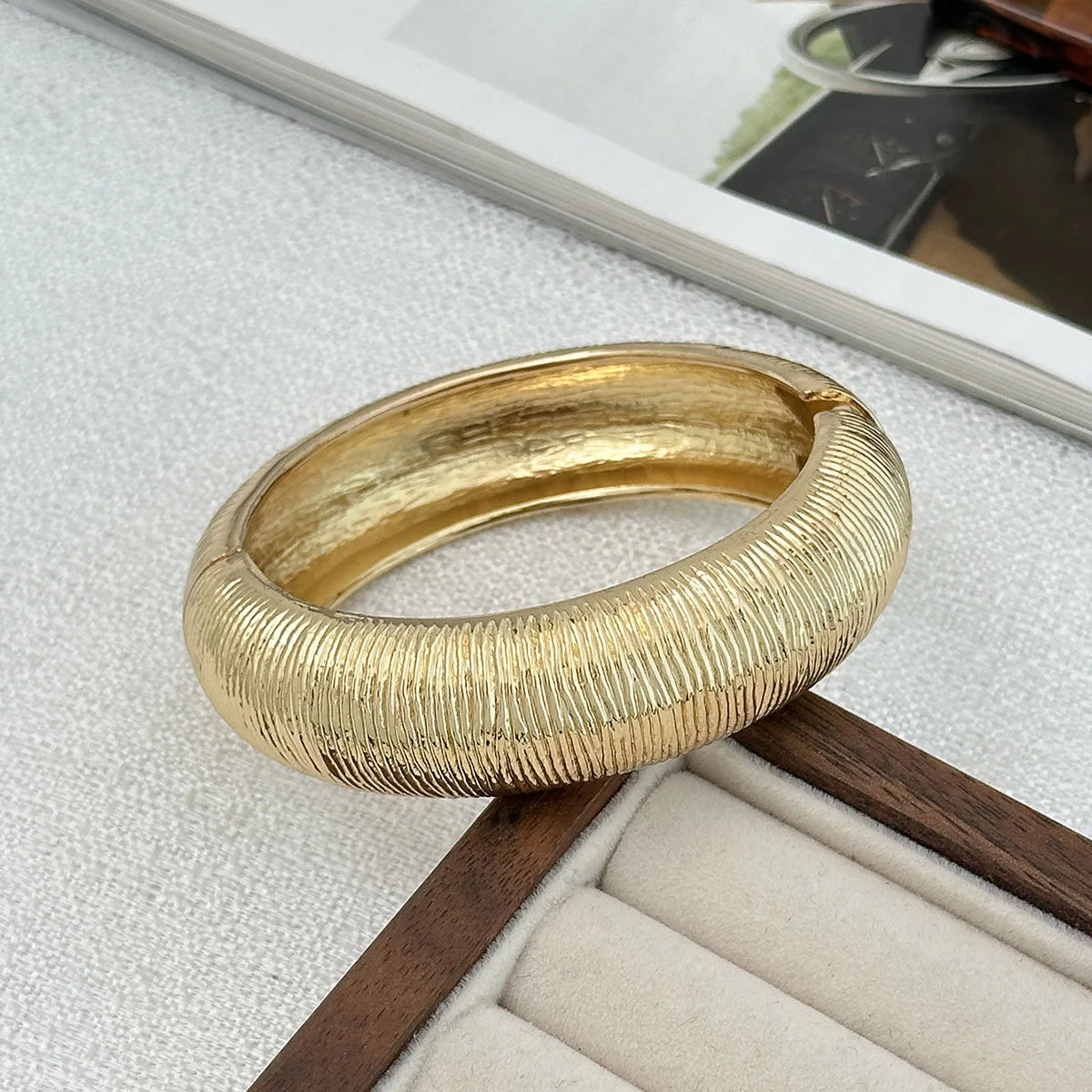SHIXIN Bohemian Stackable Off White Resin Acrylic Bracelet Women Vintage Geometric Round detail view