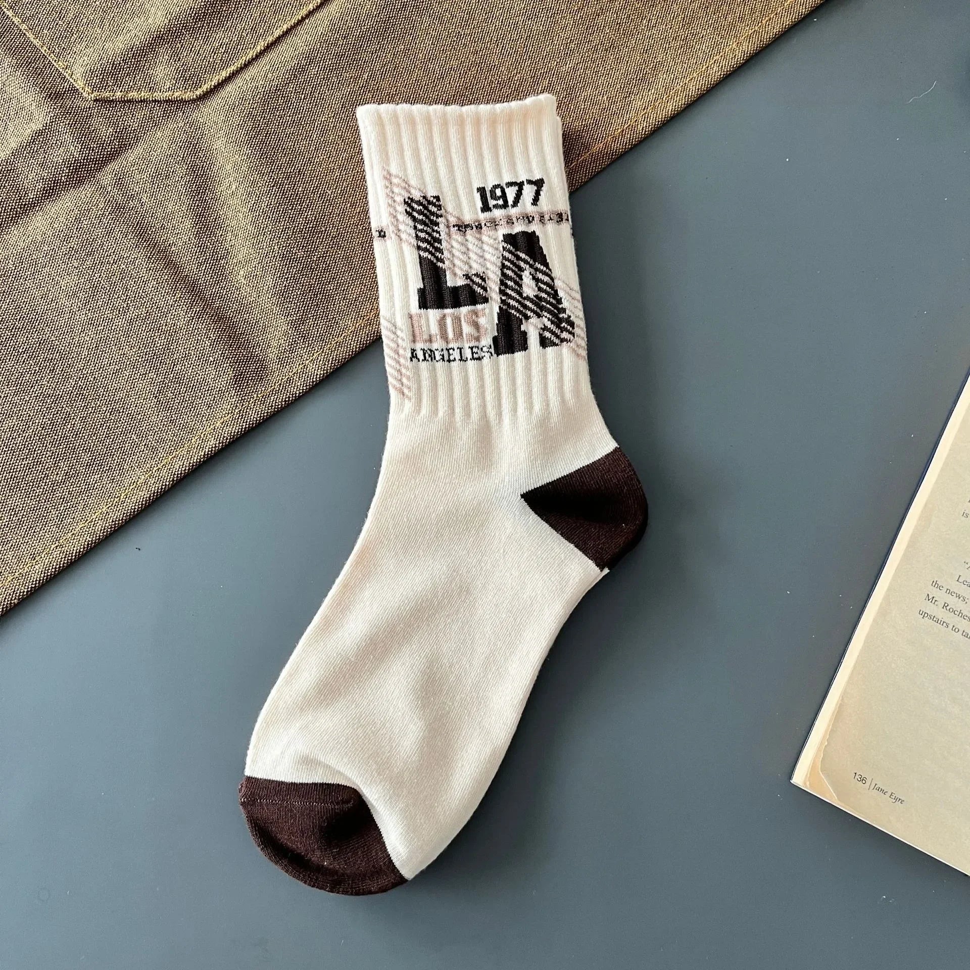 1/3/5/8 Pairs Retro American Men's Mid-rise Socks Women Ins-style Casual Sports Basketba detail view