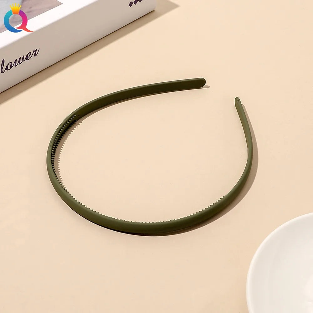 Plastic Frosted Non-slip Face Wash Hairbands Headband Women Girls Hair Head Hoop Bands close-up view