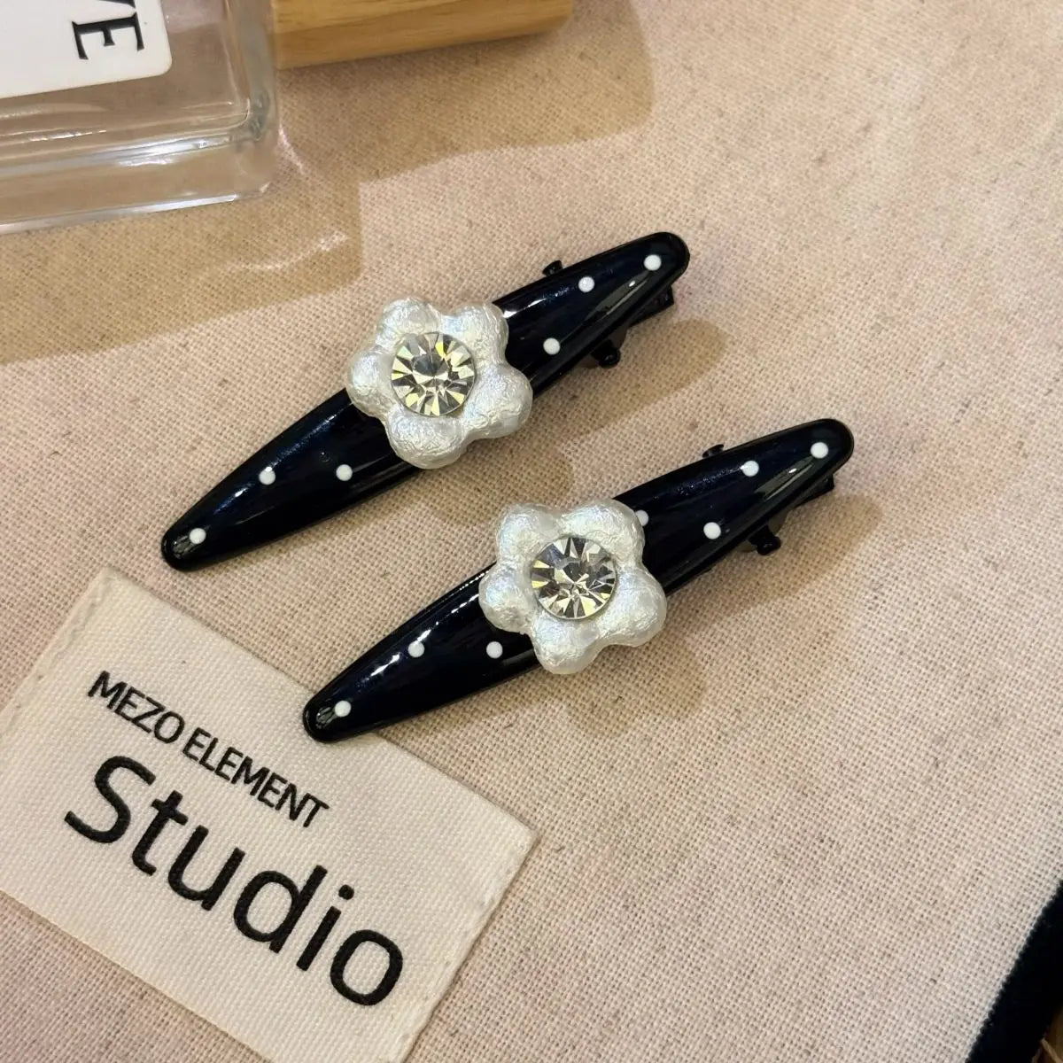 Sweet Polka Dot Pearl Flower Clip Womens Bangs Clip Elegant Fashion Korean Style Duckbill Hair Rhinestone Accessory Pair Set