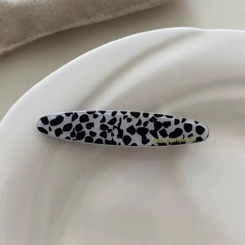 Elegant French Style Hair Clips for Women Simple Retro Oval Acetic Acid Barrettes Lightw detail view