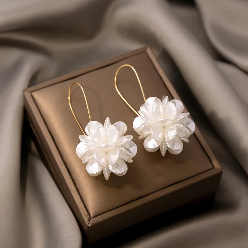 2PC Women's Fashion Trend DIY Pearl Petal Ball Earrings Outdoor Travel Carnival Banquet Party Holida