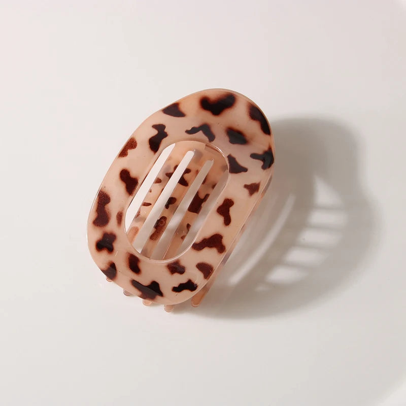 Oval Hair Claw Clip for Women Leopard Fashion New Design Matte Curved Flat Styling Barrettes Acrylic Lying Down Hair Accessories