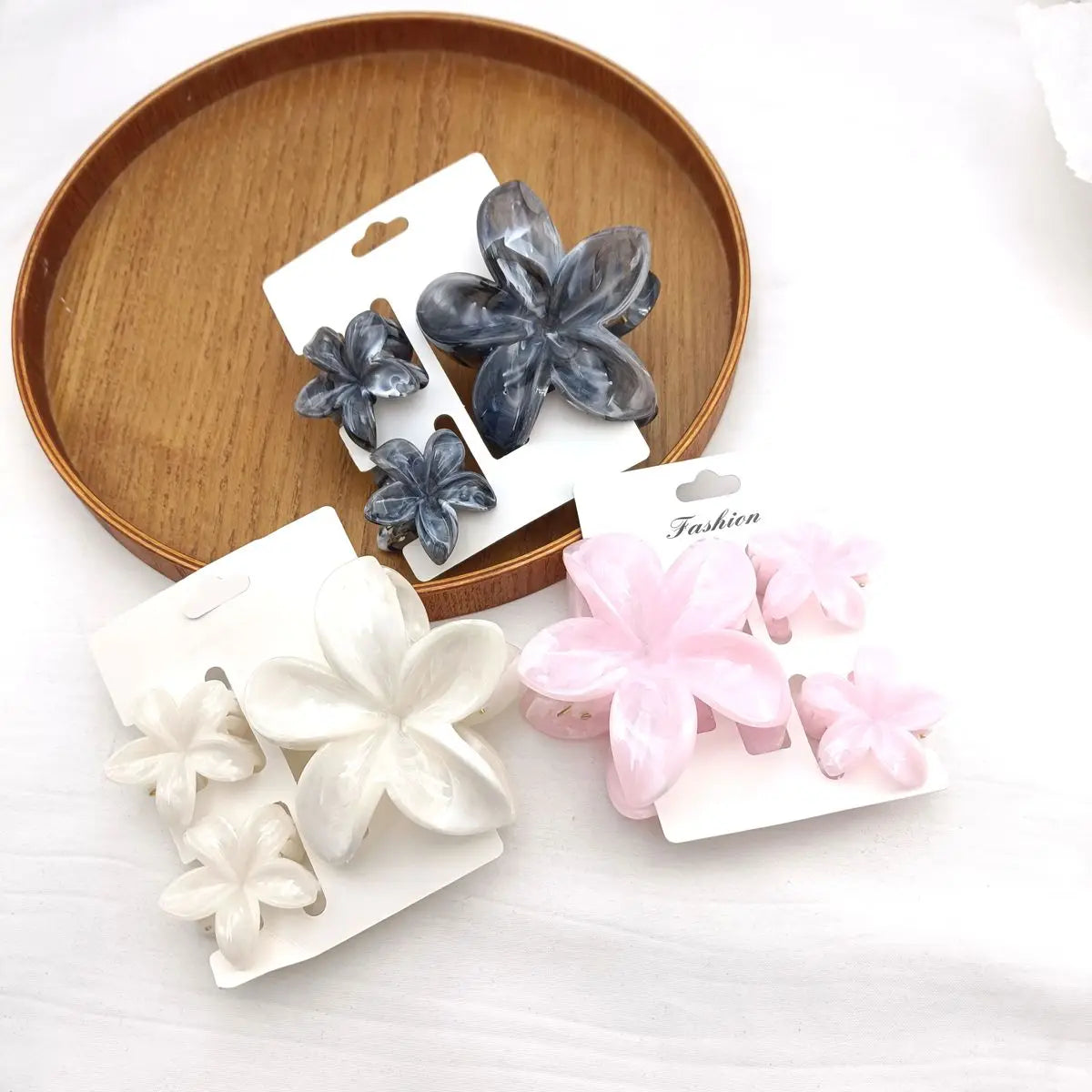 3/6/9/12PCS Hawaiian Gradient Flower Hair Claw Clip For Women Girl Fashion Plastic No lifestyle view