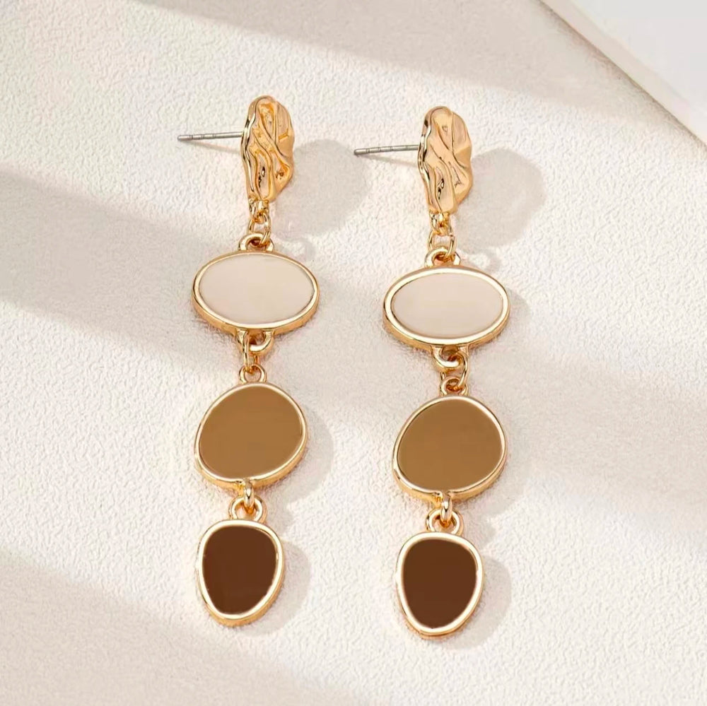 A Pair of Trendy, Casual, Fashionable, Oil-Drip Style, Elegant, Unique, Versatile Women' detail view