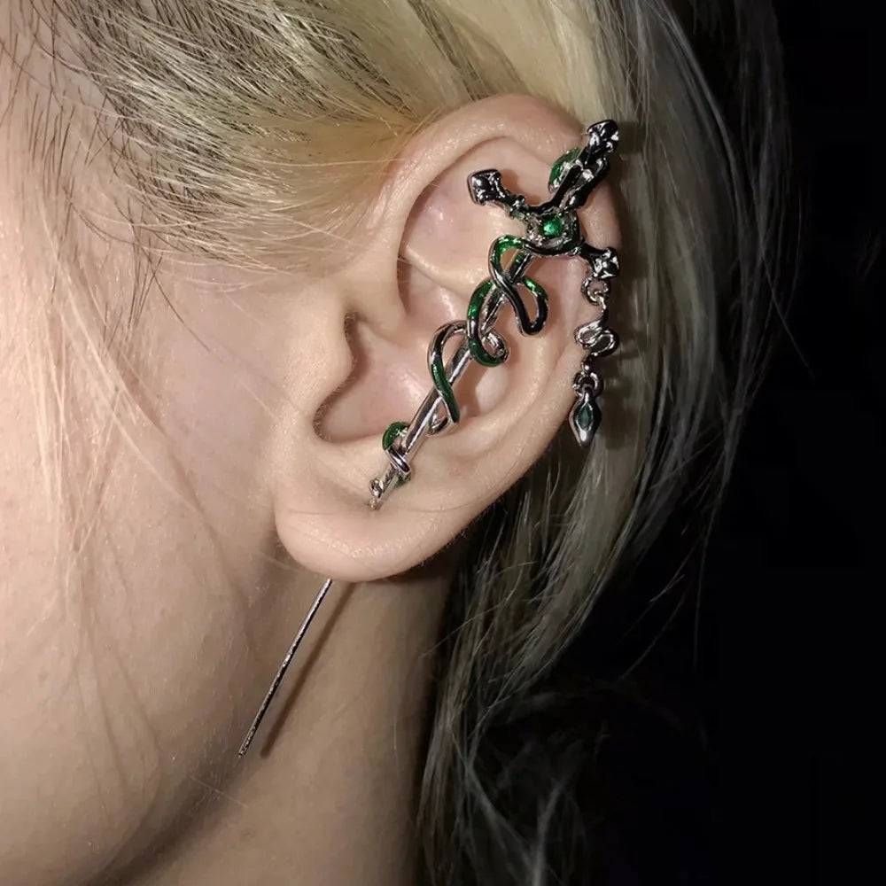 1PCS Black and White Iced Serpentine Piercing Ear Needle New Gothic Style Men's and Women's Jewelry