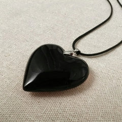 Y2k Red Heart Necklace for Women Fashion Big Hearts Pendants Necklaces Rope Chain Girl close-up view