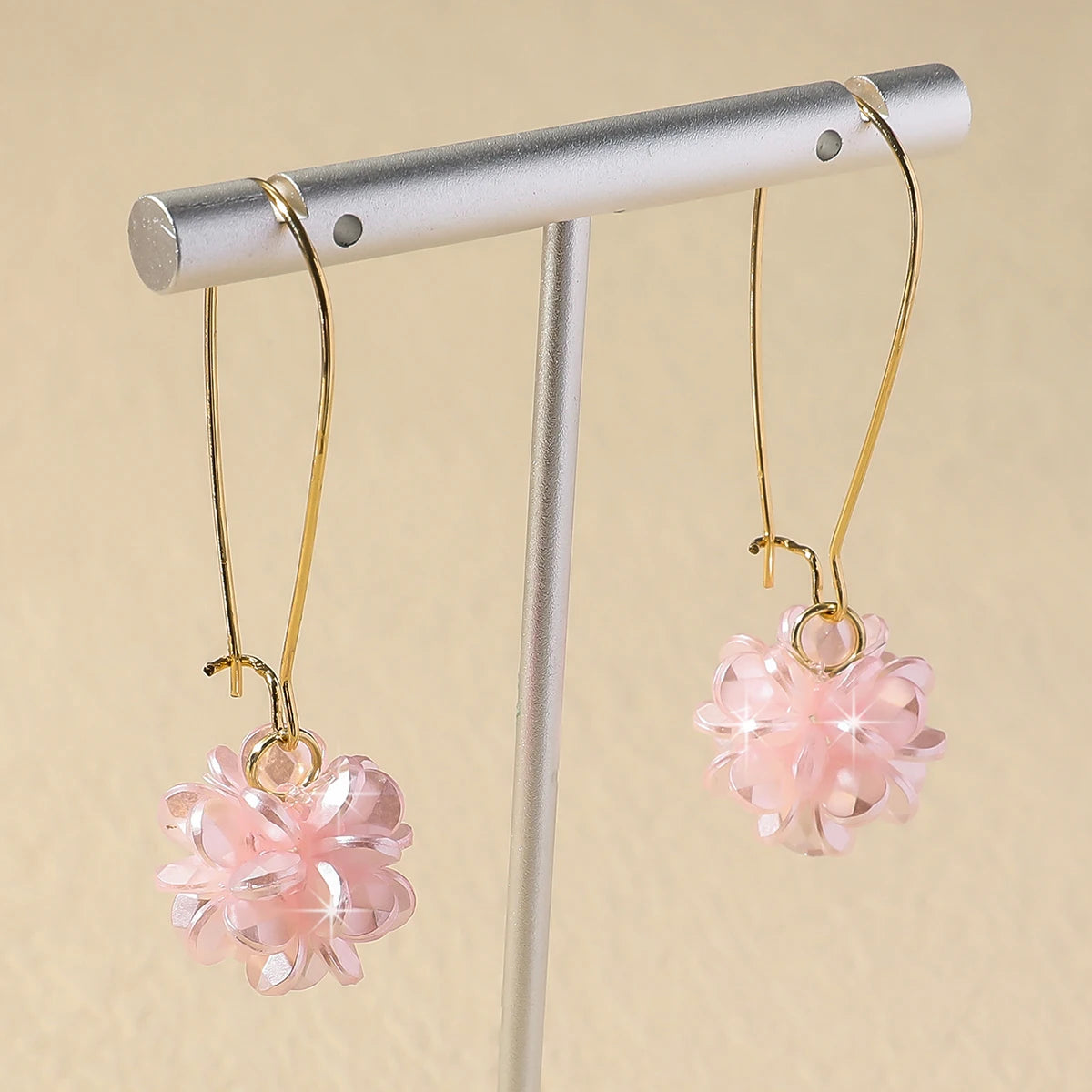 2PC Women's Fashion Trend DIY Pearl Petal Ball Earrings Outdoor Travel Carnival Banque close-up view