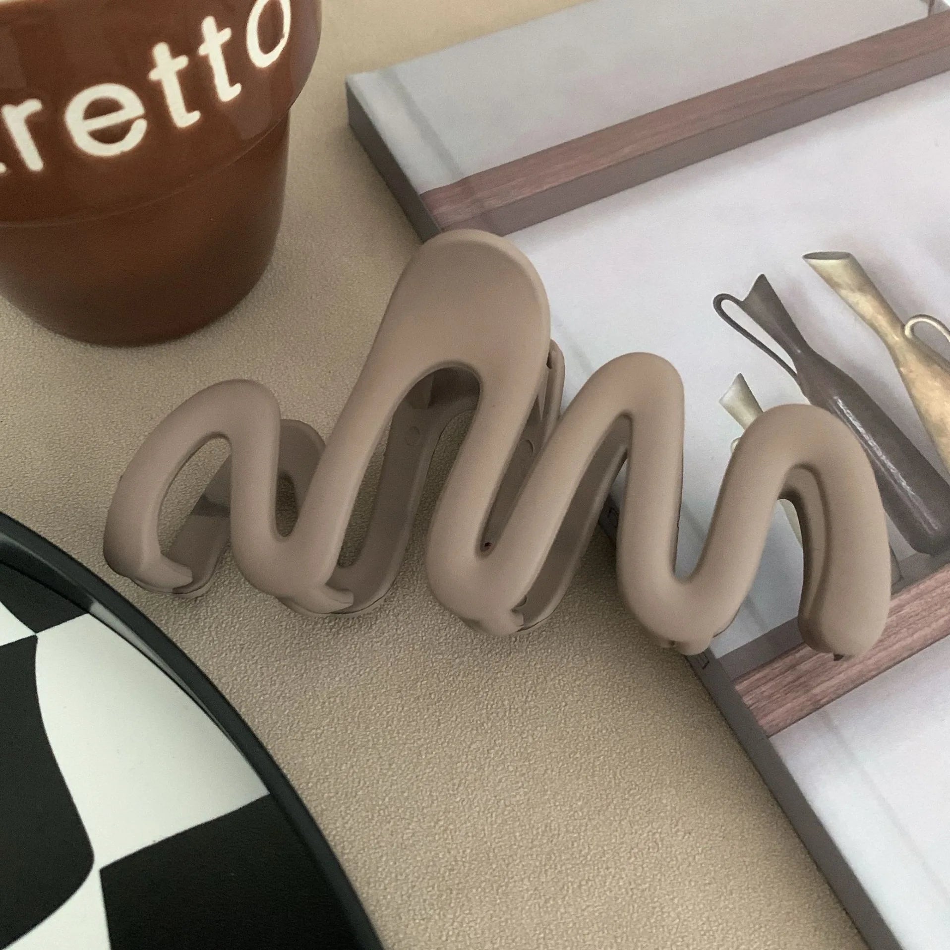 2023 New Trendy Curve Matt Hair Claw Clip Large Shark Crab Hair Clips Women Hair Acce alternate view