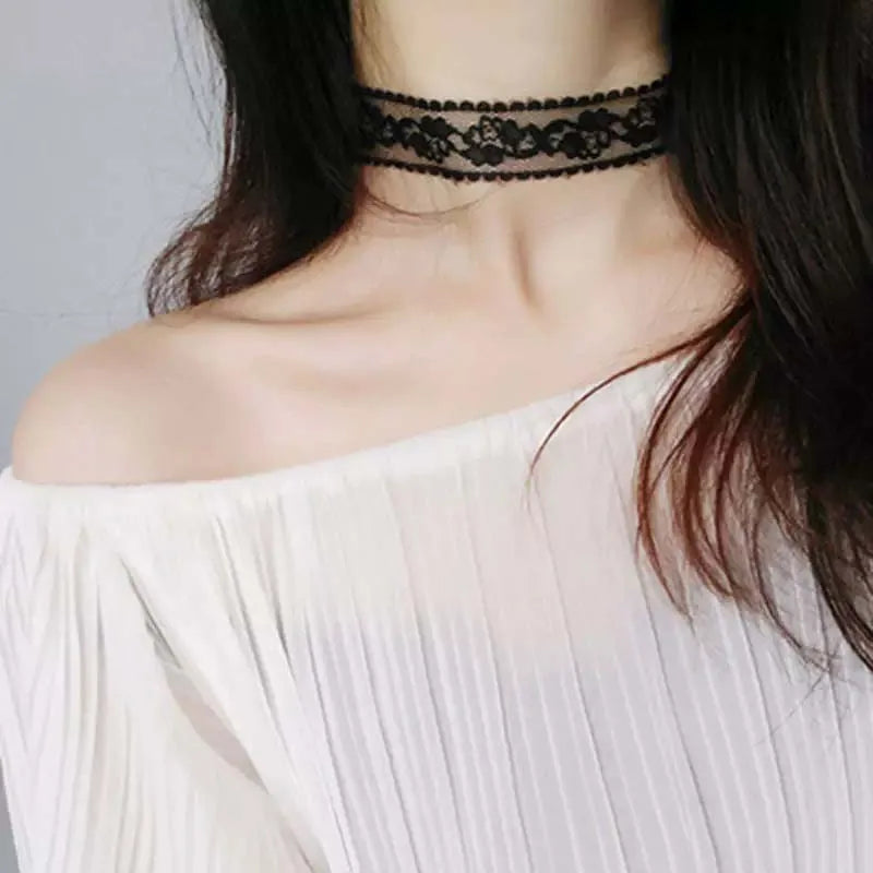 Short Lace Choker Nekclace for Women Girl Black White Color Fashion Romantic Necklace close-up view