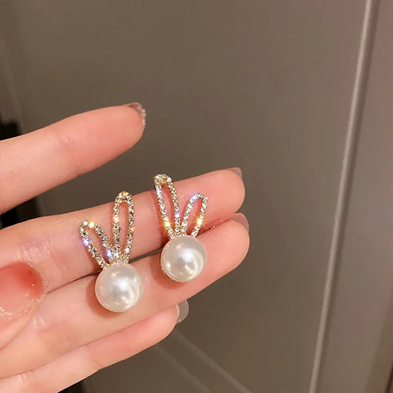 Fashion Irregular Pearl Stud Earrings Female 2025 Trendy Retro Gold Color Simulated P alternate view