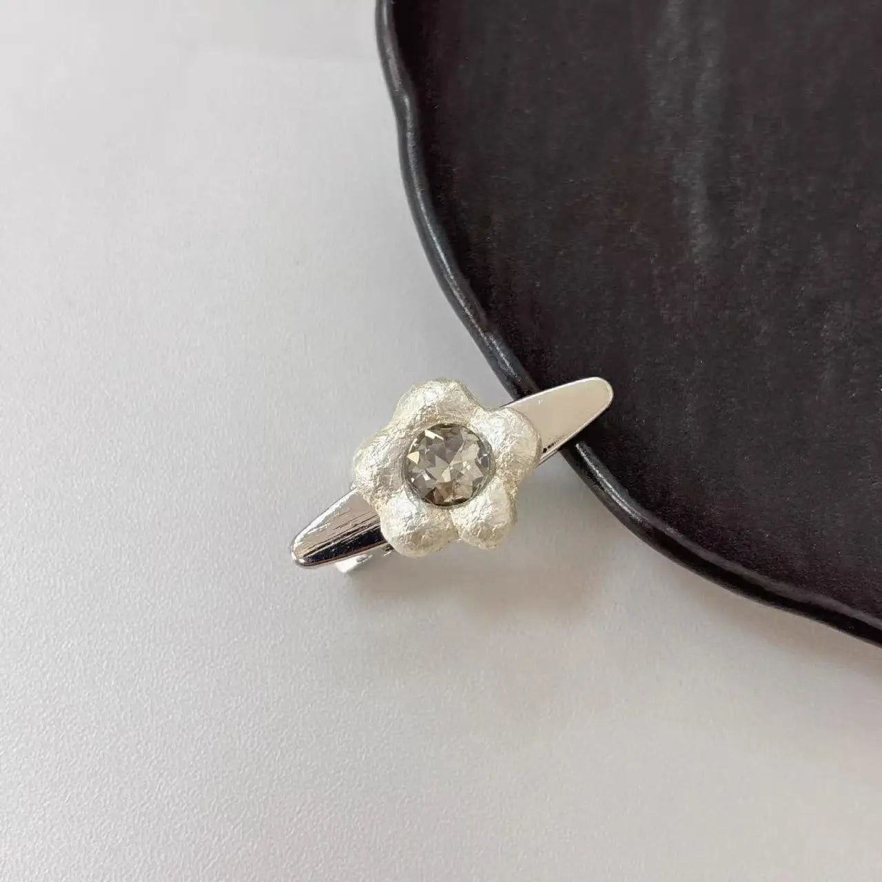 New Fashion Sweet Korean Style Baroque Pearl Flower Clip Women Girls Bangs Clip Cute Duckbill Hair Rhinestone Accessory Pair Set
