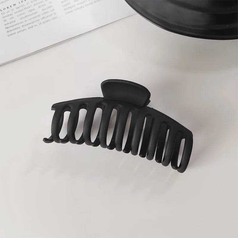 Women Elegant Black Geometric Plastic Hair Claw Lady Sweet Long Hair Holder Toothed Hair detail view