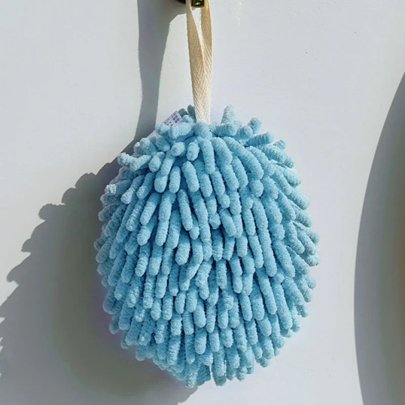 Tapestry-style wet wipes, kitchen and bathroom towel balls with hanging rings, quick-d close-up view