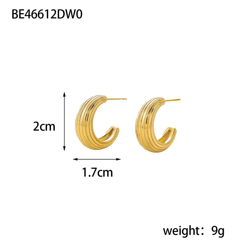 CARLIDANA Connected Double Ring CC Shape Gold Earrings | Stainless Steel PVD Gold Plated detail view