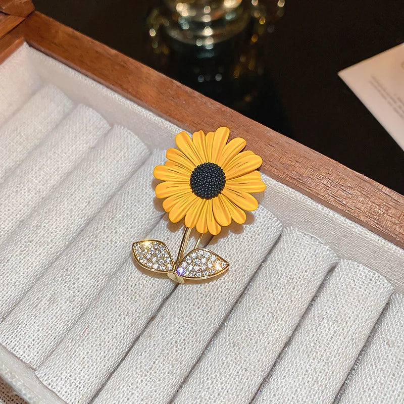 Shiny Rhinestone Sunflower Brooch Pin For Women Luxury Zircon Daisy Flower Collar Badge Elegant Floral Bouquet Corsage Jewelry