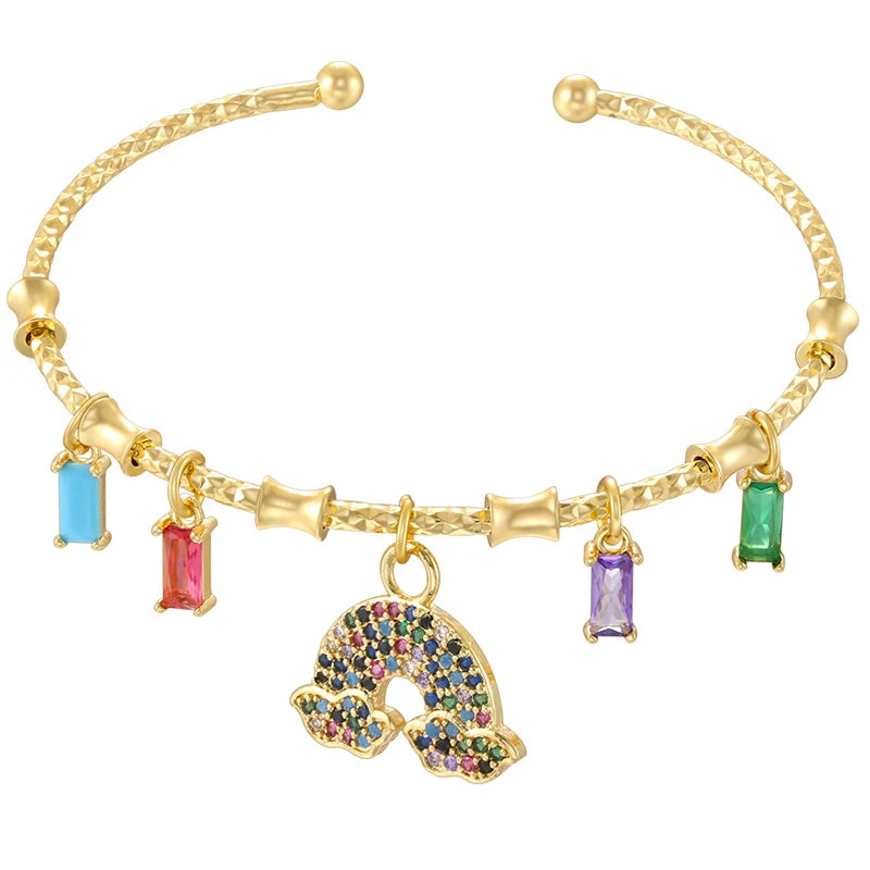 Candy Bracelet Ladies Golden Color Romantic Round Charm Bracelet Ladies Birthday Gift lifestyle view