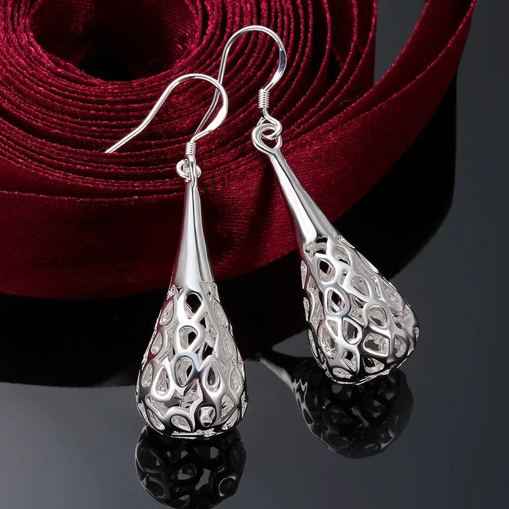 Top Quality 925 Sterling Silver Earrings Simple Round Circle Hoop Earrings For Woman lifestyle view