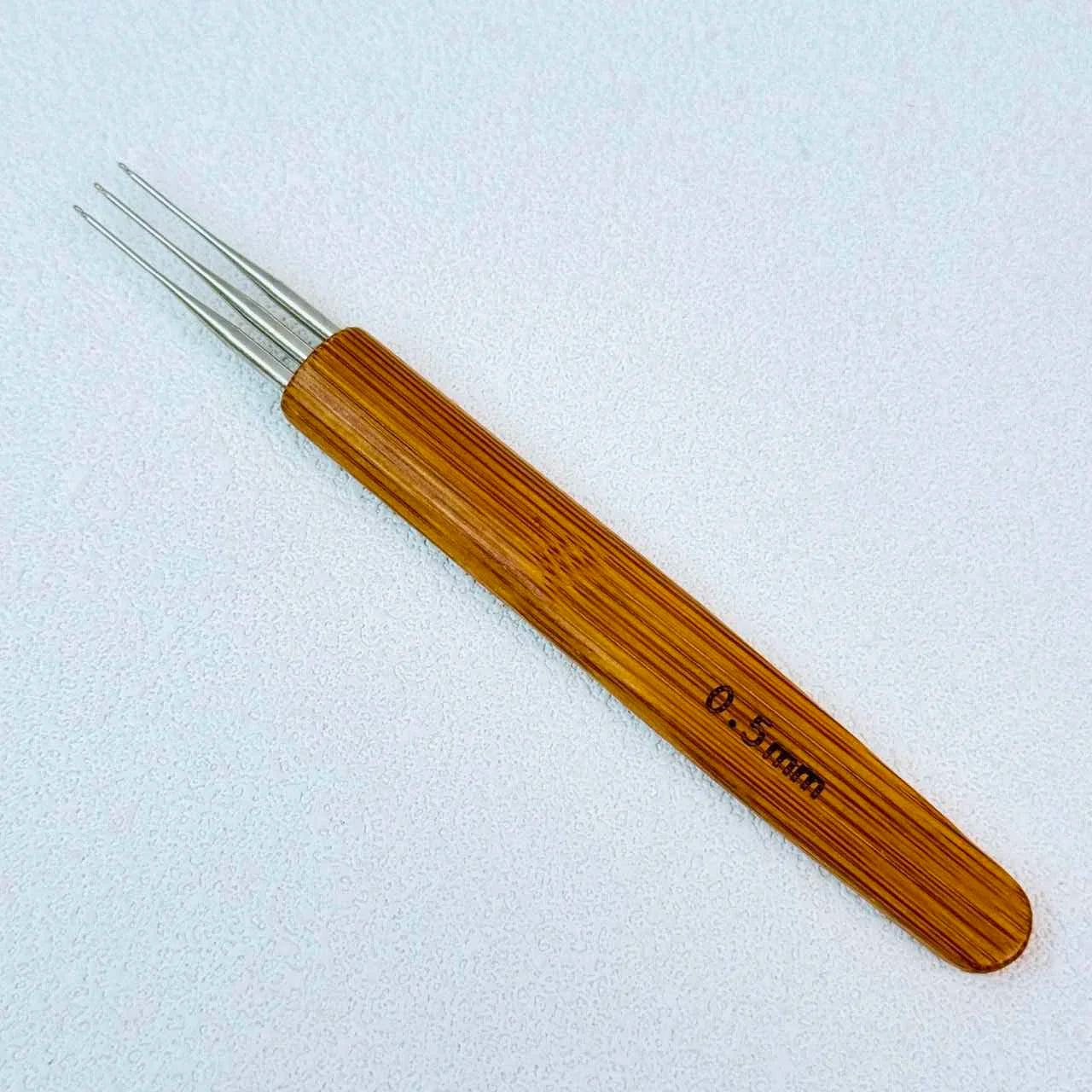 0.5Mm 0.75Mm Dreadlock Needle Crochet Hook For Dread Hair Dreadlocks Accessories Hook close-up view