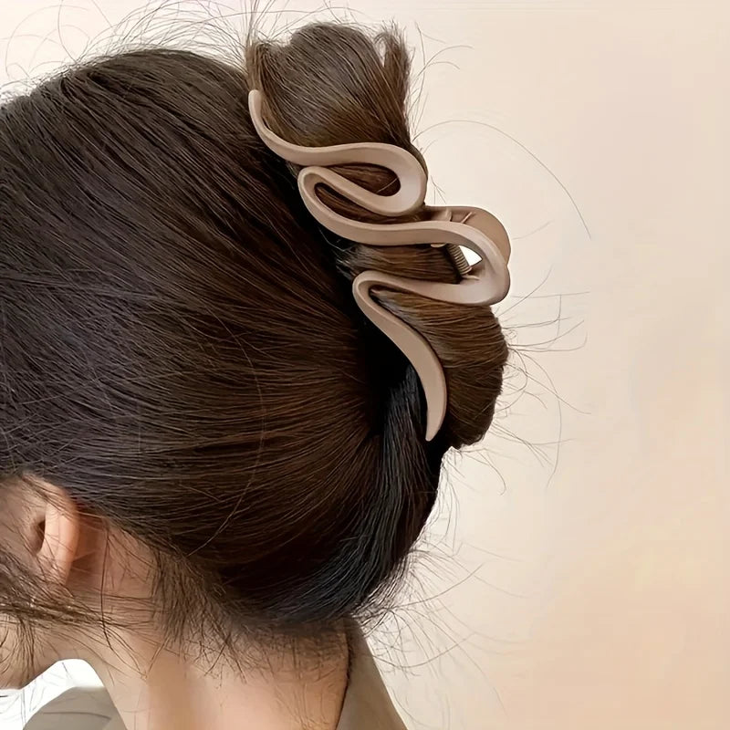 1 Set of 3 Large Matte Wave Hair Clips for Women  - Retro Y2K Style Solid Color Shark Clips, Easy to Secure & Style Hair