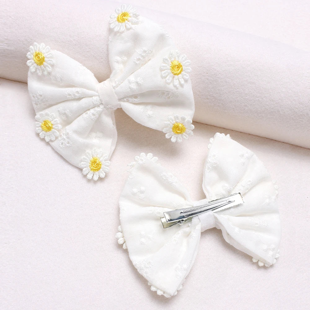 2 PC Daisy Hair Clips Girls White Bow Hair Clips Simple Flower Hair Accessories Hair lifestyle view