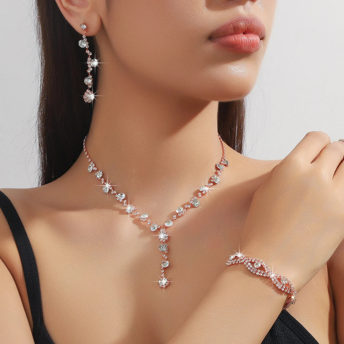 4PC Women's Fashion Copper Claw Chain Sunflower Necklace Earrings Bracelet Jewelry Set close-up view