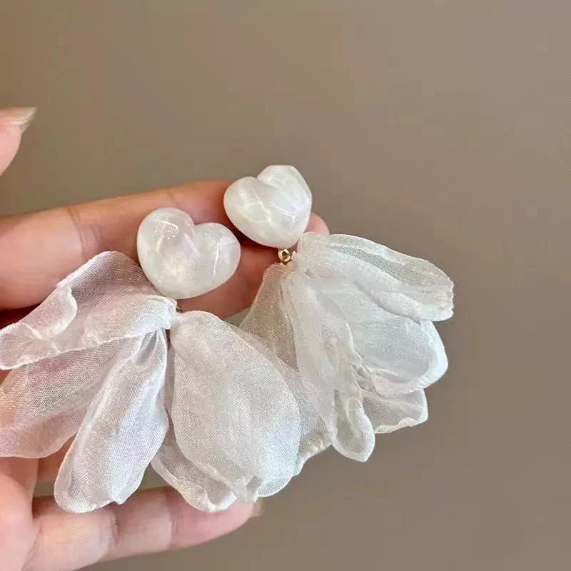 Cute Summer Flower Earrings Handmade Vacation Bohemian Earrings Exaggerated Beach Wome close-up view