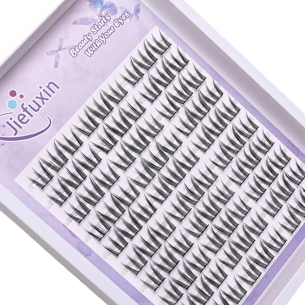 DIY Eyelash Clusters Natural False Eyelashes Extenstions Long-Lasting Cat Paw Cluster lifestyle view