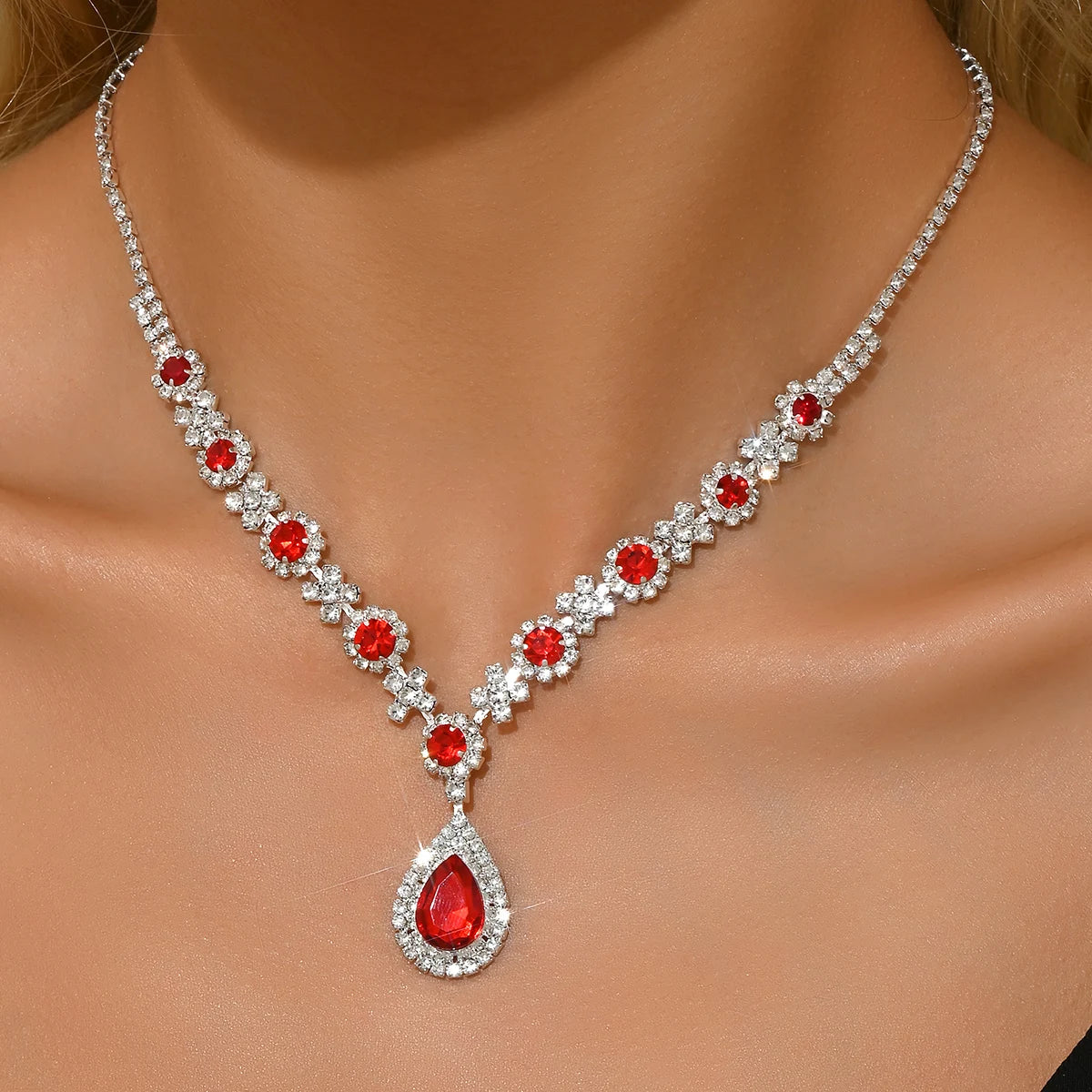 1PC Women's Fashion Waterdrop Flower Design Necklace Jewelry Suitable for Date, Party lifestyle view