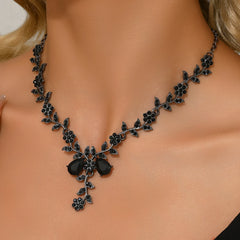 Water Drop Leaf Design Necklace | Light Luxury Fashion Jewelry for Women detail view