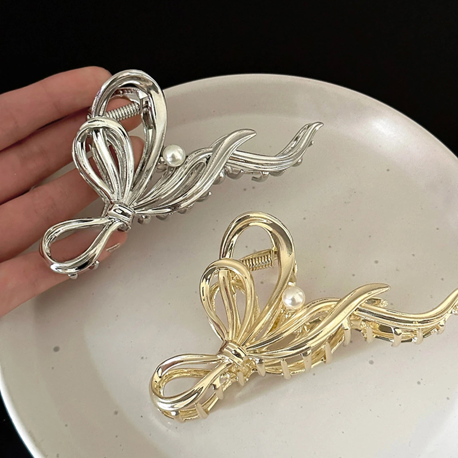 Bridal Hair Claw Clip Pearl Bow Ornament Wedding Party Accessory Elegant Metal Large alternate view