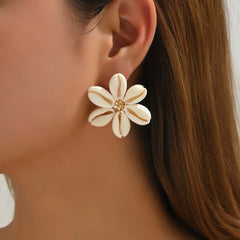 Bohemia Shell Stud Earring for Women Summer Beach Pearl Conch Drop Geometric Earring G close-up view
