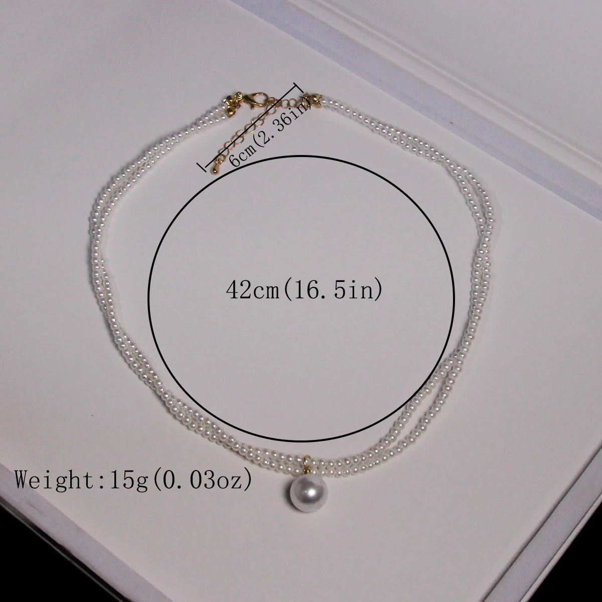 New Women's Fashion Pearl Necklace French Vintage Pearl Necklace Double Lock Bone Chai close-up view