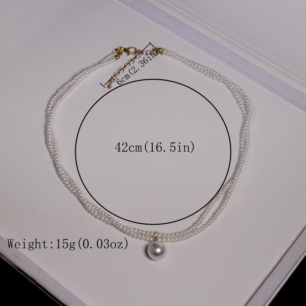 New Women's Fashion Pearl Necklace French Vintage Pearl Necklace Double Lock Bone Chai close-up view