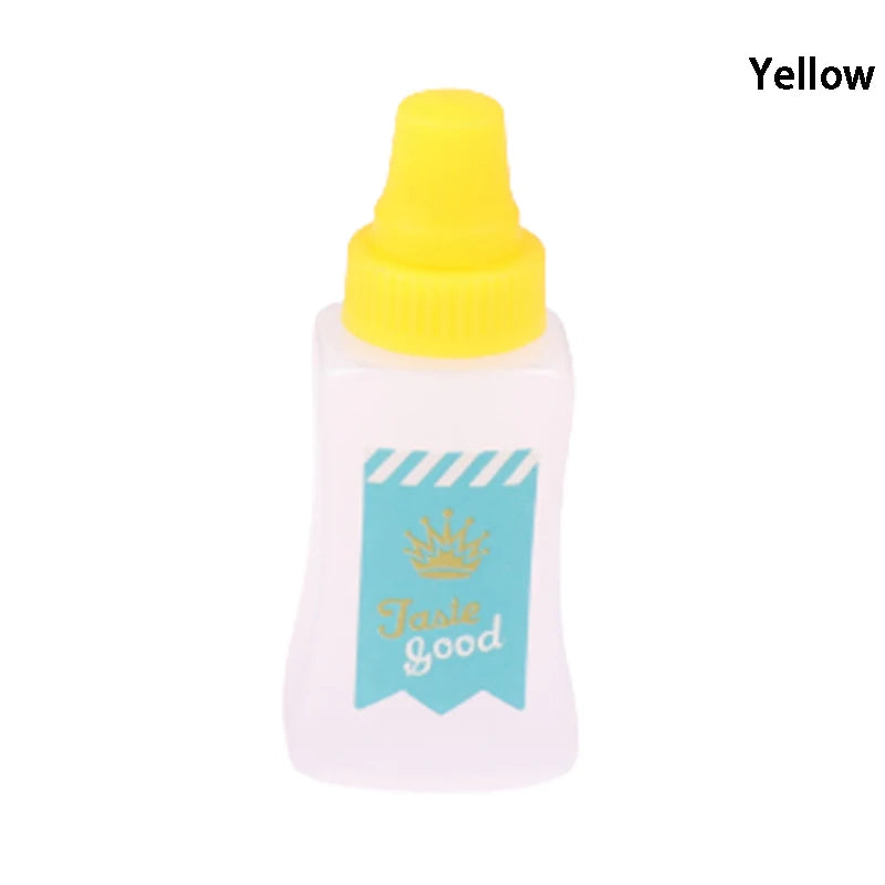 30ml Condiment Squeeze Bottle Silicone Salad Dressing Container Tomato Sauce Seasoning close-up view