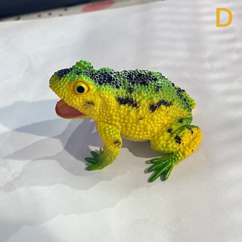 Spoof Toy Simulation Frog Model Animal Toy Toad Tricky Scary Squeeze Sound Frog Toys f close-up view