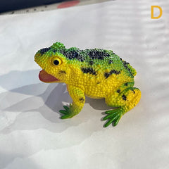 Spoof Toy Simulation Frog Model Animal Toy Toad Tricky Scary Squeeze Sound Frog Toys f close-up view