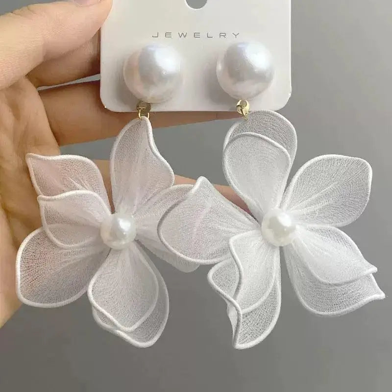 1 Pair Trendy Elegant Ear Accessories Jewelry Temperament Exaggerated Imitation Pearl close-up view