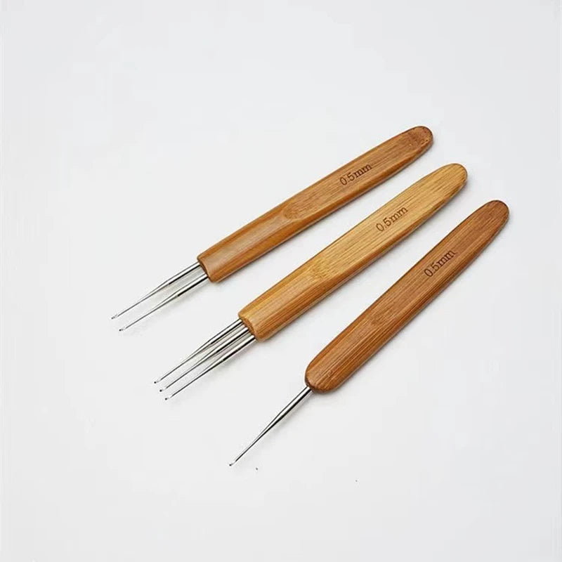 1Pc 0.5mm/0.75mm Dreadlock Crochet Hook Wood Crochet Needles Hair Dreadlocks Tool f additional angle