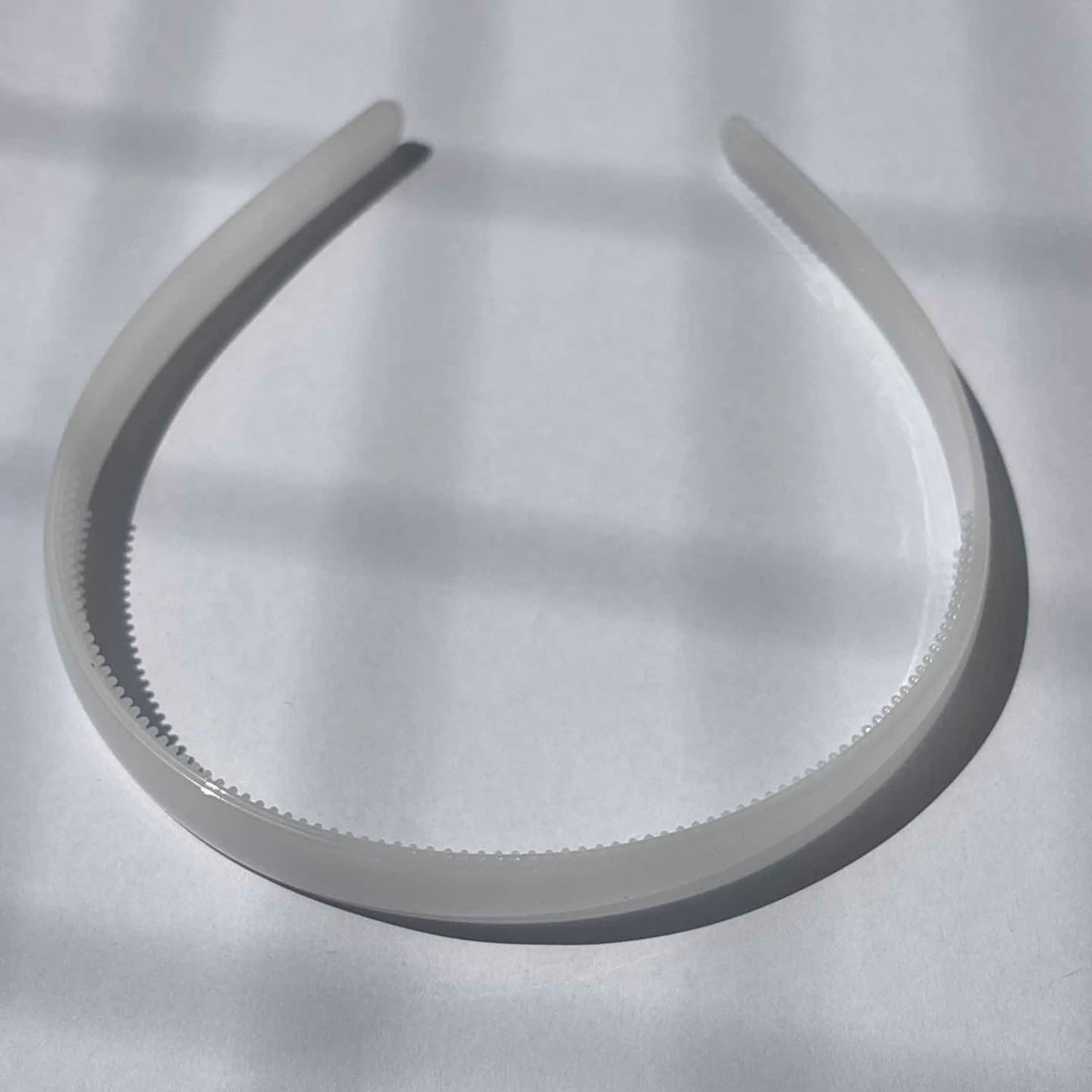 Plastic Translucent Hair Head Hoop Band Headband Women Hairband for girls Non-slip Tooth detail view
