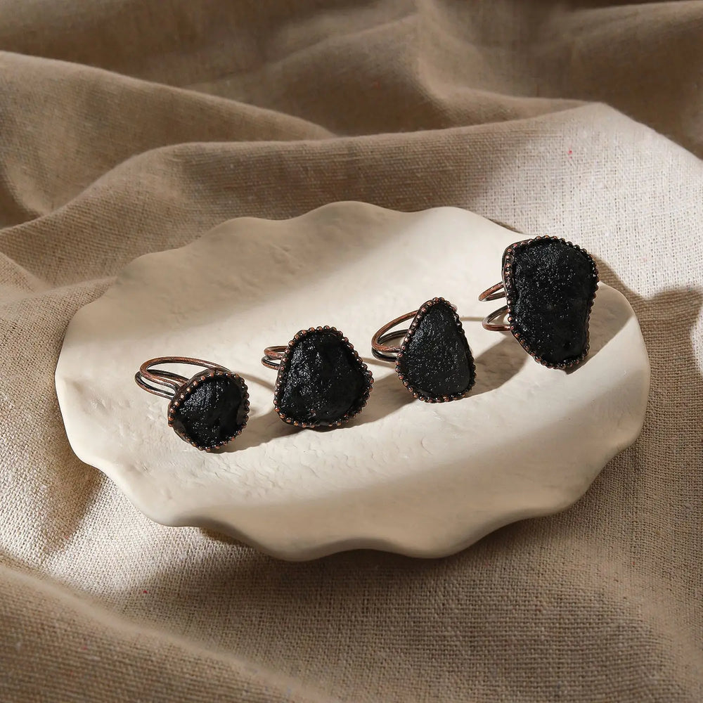 Irregular White Quartz Point Beads Bronze Handmade Rings Jewelry Women Natural Stone A close-up view