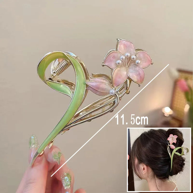 New Sweet Flower Durian Hair Claw Clip Ponytail Grab Hair Clips Shark Clip Woman Hairp close-up view