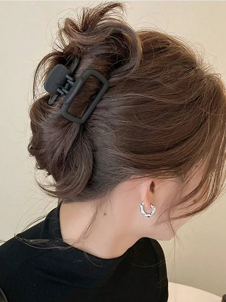 4pcs Women's Square Lightweight Hair Claw Clip Fashionable Elegant Hair Accessory Clip close-up view