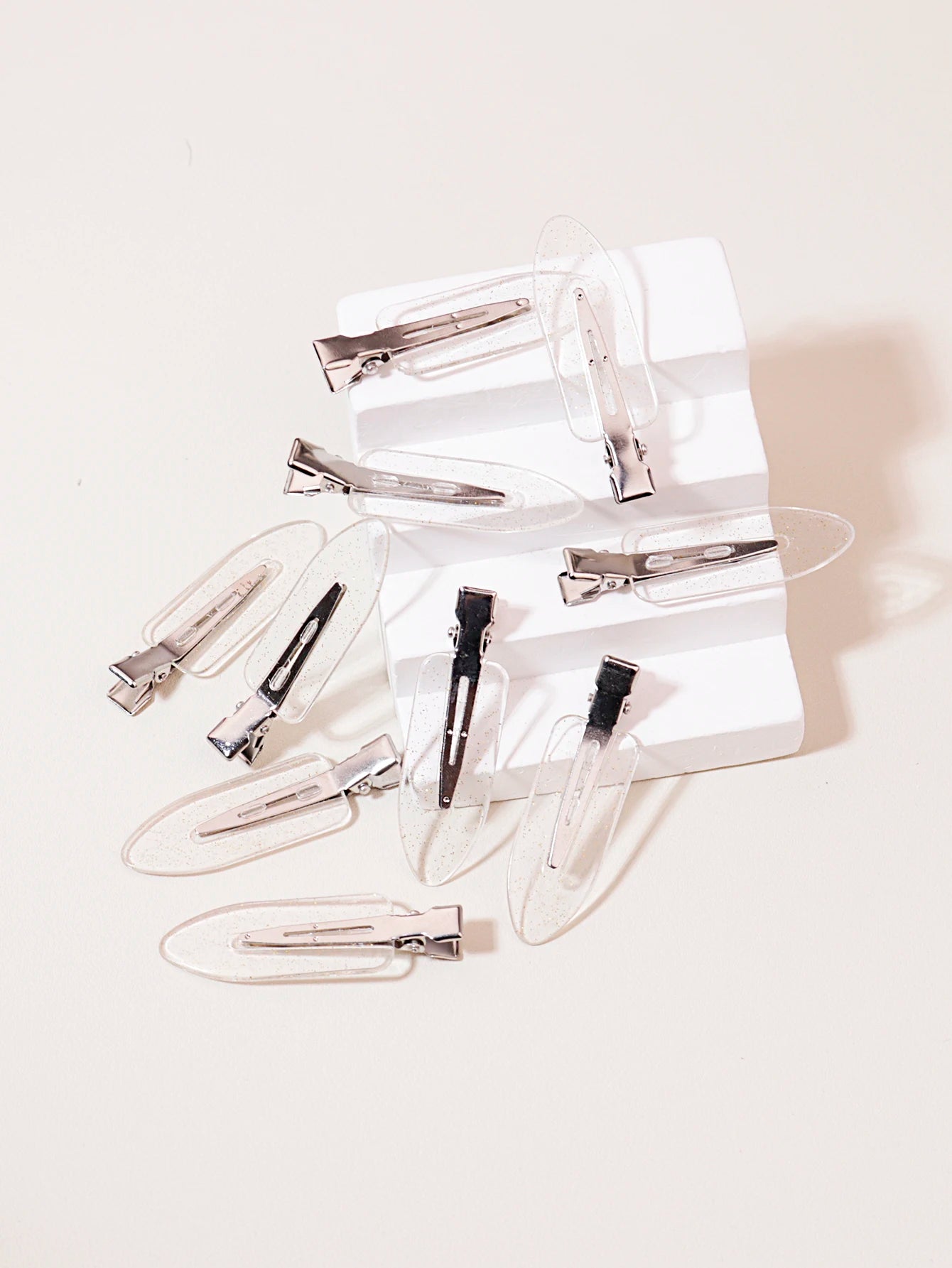 10pcs Seamless Fashion Girl Transparent Hair Clips, Makeup Facial Accessory Clips Styl close-up view
