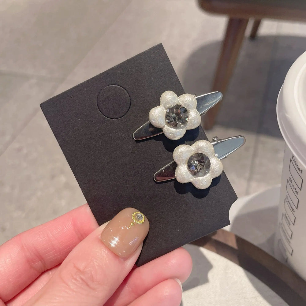 2pcs Elegant Pearl Flower Hair Clip Sweet Milk White Duckbill Hair Clip Diamond Shiny lifestyle view