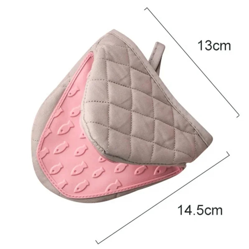 Fish Shaped Silicone Anti Scald Oven Glove | Kitchen Glove for Hot Dishes and Trays additional angle