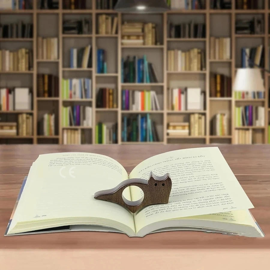 Cute Wooden Cat Dog Bookmark, Animal Book Page Holder Ring, Student Reading Accessori lifestyle view
