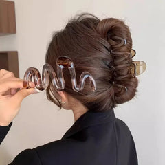 Women's Wavy Glossy Brown Acetate Hair Clip 11cm close-up view