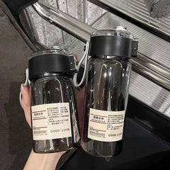 Portable, cute, and minimalist water cup with high temperature resistance, portable, a close-up view