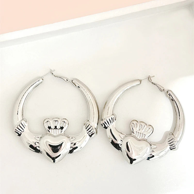 1Pair Advanced Sense Heart Hoop Earrings For Women Girls Simple Fashion Earrings Jewelry detail view